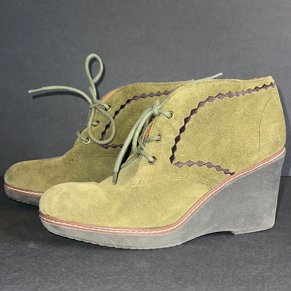 Women’s Naturalizer wedged boots - size 7.5
